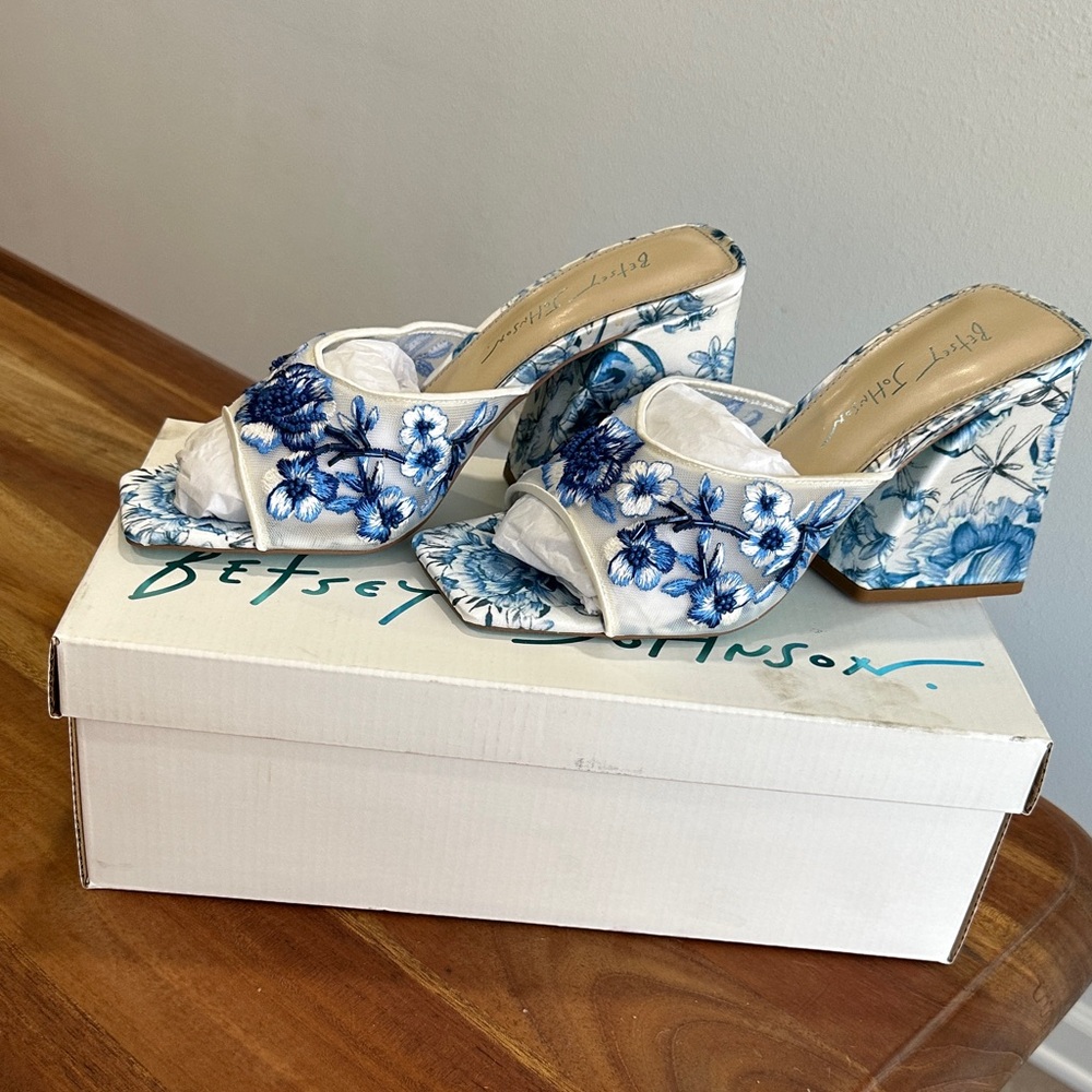 Betsey Johnson White and Blue Floral Mules